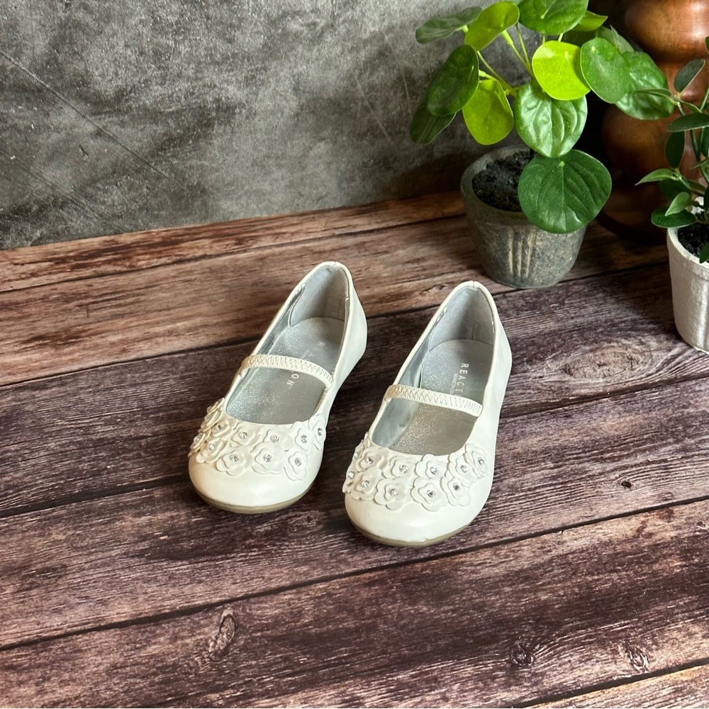 Kenneth Cole White Floral Mary Jane Flats Size 9